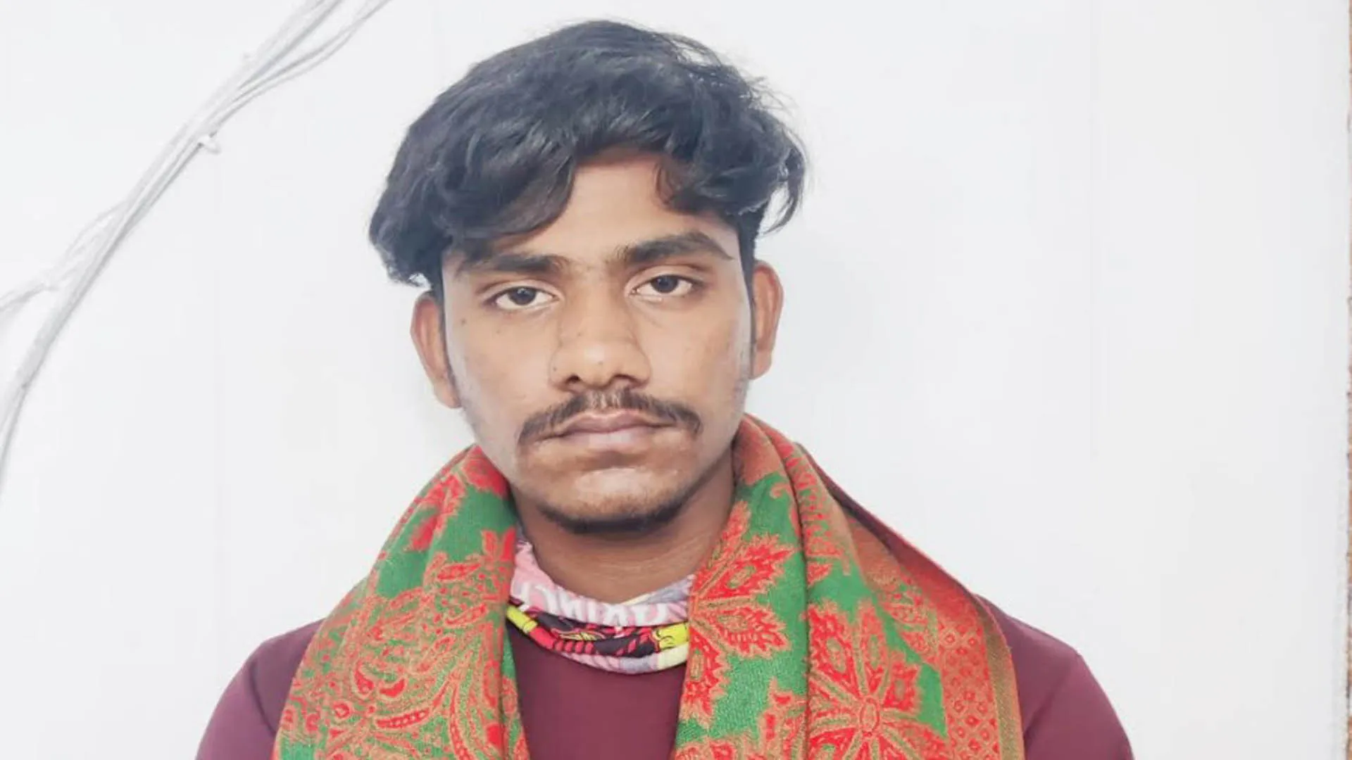 লালমোহনে বালিশ চাপায় স্ত্রীকে হত্যা, স্বামী আটক